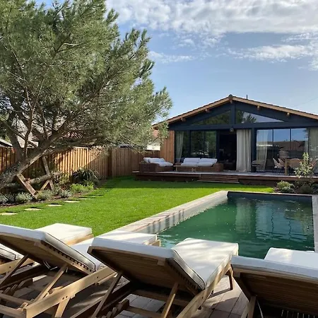 Et Dependance Avec Piscine فيلة بوردو