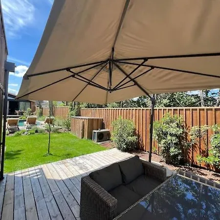 Et Dependance Avec Piscine
